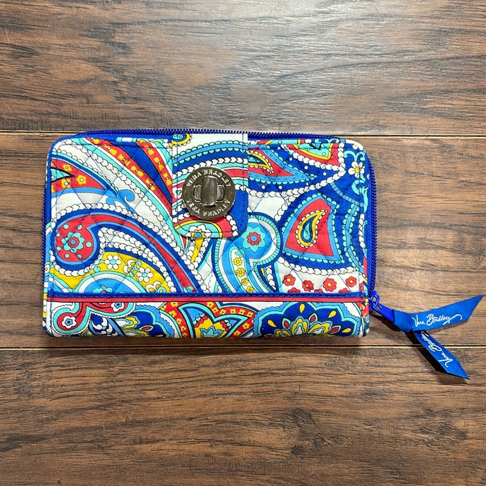 NWOT Vera Bradley Turnlock Walllet, Marina Paisley Pattern